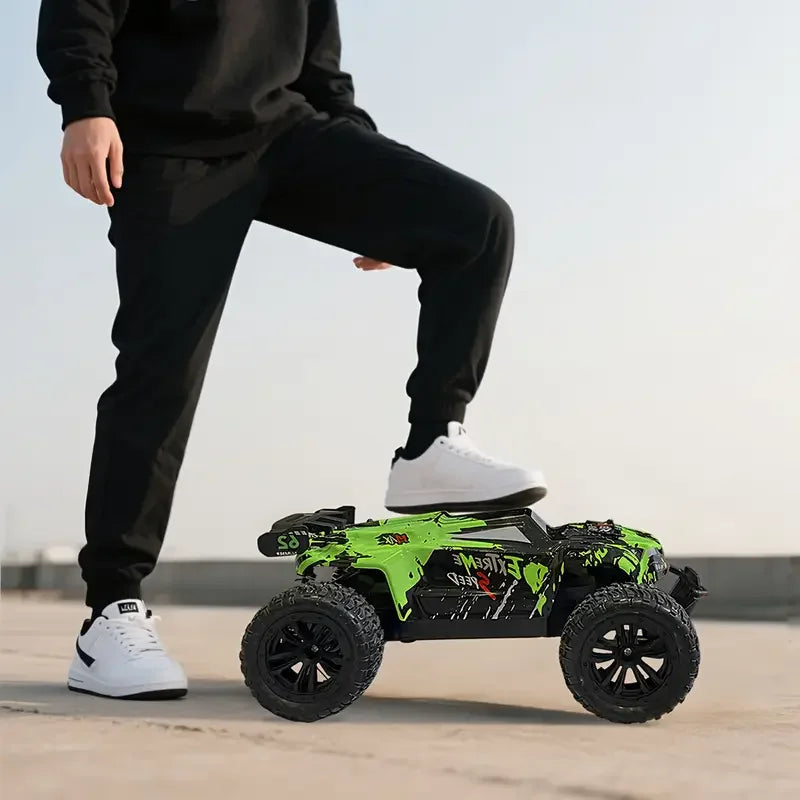 High-speed remote-controlled car, 1:18 scale remote-controlled monster off-road vehicle, durable body suitable for various terra